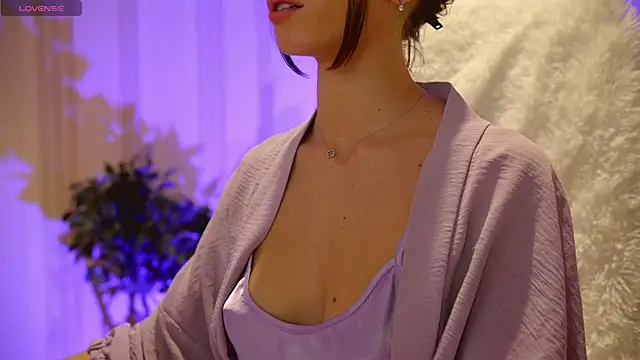 Danielle Thomas online show from February 26, 12:03 pm