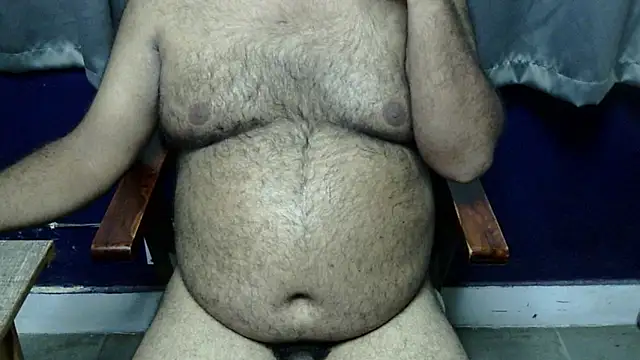 Snapshot of hairysubcub_70 chatting on July 3, 4:35 pm hairysubcub 70 online show from July 3, 4:35 pm