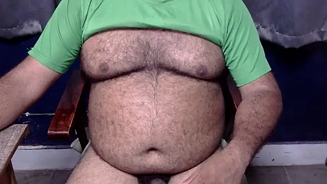 Snapshot of hairysubcub_70 chatting on July 13, 4:04 am hairysubcub 70 online show from July 13, 4:04 am
