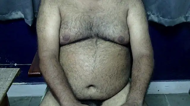 Snapshot of hairysubcub_70 chatting on July 13, 4:10 pm hairysubcub 70 online show from July 13, 4:10 pm