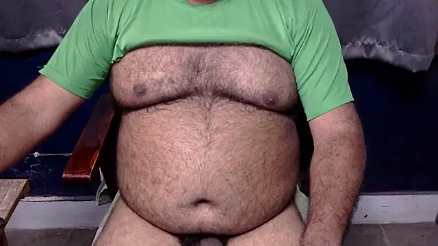 Snapshot of hairysubcub_70 chatting on July 18, 5:33 am hairysubcub 70 online show from July 18, 5:33 am