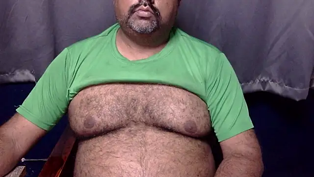 Snapshot of hairysubcub_70 chatting on July 28, 12:12 pm hairysubcub 70 online show from July 28, 12:12 pm