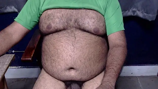 Snapshot of hairysubcub_70 chatting on July 28, 12:48 pm hairysubcub 70 online show from July 28, 12:48 pm