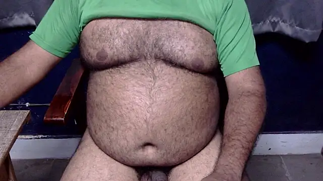 Snapshot of hairysubcub_70 chatting on July 28, 2:13 pm hairysubcub 70 online show from July 28, 2:13 pm