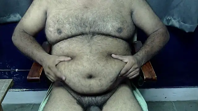 Snapshot of hairysubcub_70 chatting on July 31, 6:13 am hairysubcub 70 online show from July 31, 6:13 am