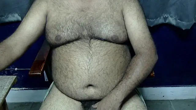 Snapshot of hairysubcub_70 chatting on July 31, 6:18 pm hairysubcub 70 online show from July 31, 6:18 pm