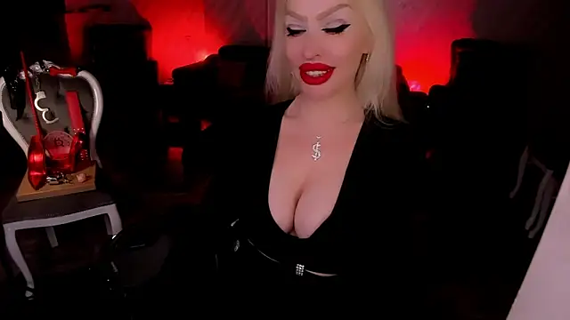 Snapshot of GreedyFinDom chatting on May 15, 2:46 pm GreedyFinDom online show from May 15, 2:46 pm