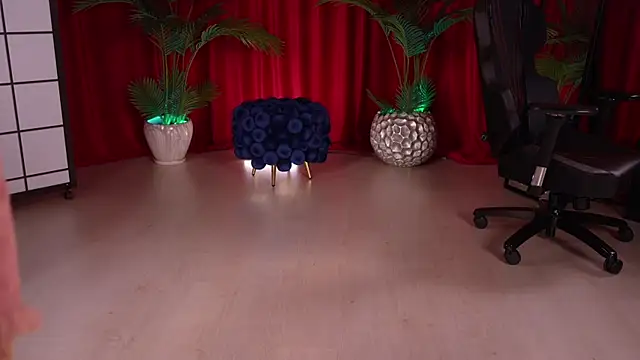 KittyCaitlin online show from December 3, 12:51 am