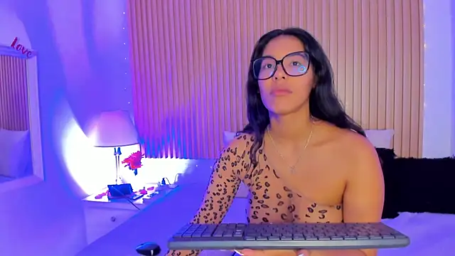 GenesisRuiz online show from February 22, 4:40 pm