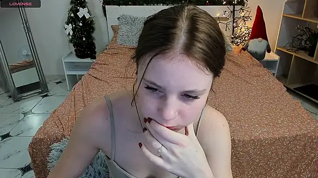 Snapshot of CharmedDoll chatting on December 14, 4:42 pm CharmedDoll online show from December 14, 4:42 pm