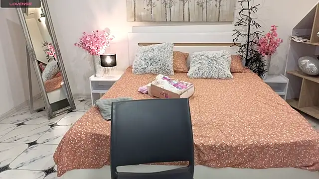 Snapshot of CharmedDoll chatting on September 23, 12:30 pm CharmedDoll online show from September 23, 12:30 pm