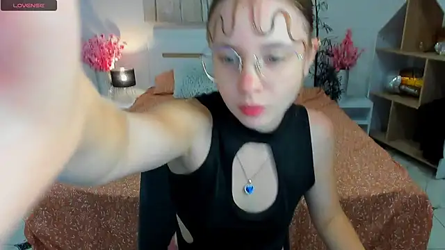 Snapshot of CharmedDoll chatting on October 14, 12:17 pm CharmedDoll online show from October 14, 12:17 pm