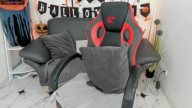 Snapshot of CharmedDoll chatting on October 17, 6:27 am CharmedDoll online show from October 17, 6:27 am