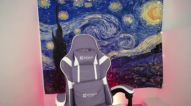 cutie and slutty online show from March 5, 3:40 pm