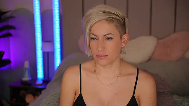 VickySecret96 online show from December 5, 5:53 pm