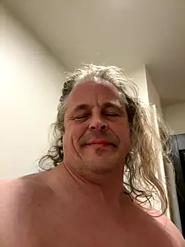 Snapshot of zeus337 chatting on November 18, 2:17 am zeus337 online show from November 18, 2:17 am