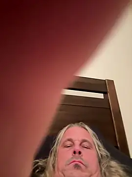 Snapshot of zeus337 chatting on January 14, 2:06 am zeus337 online show from January 14, 2:06 am