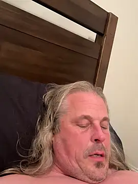 Snapshot of zeus337 chatting on January 15, 12:37 am zeus337 online show from January 15, 12:37 am