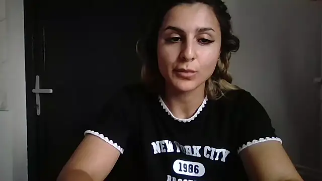 Snapshot of NicolePlay chatting on June 3, 2:33 pm NicolePlay online show from June 3, 2:33 pm