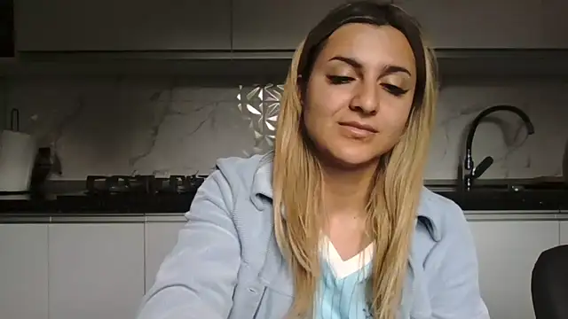 Snapshot of NicolePlay chatting on June 15, 5:53 am NicolePlay online show from June 15, 5:53 am
