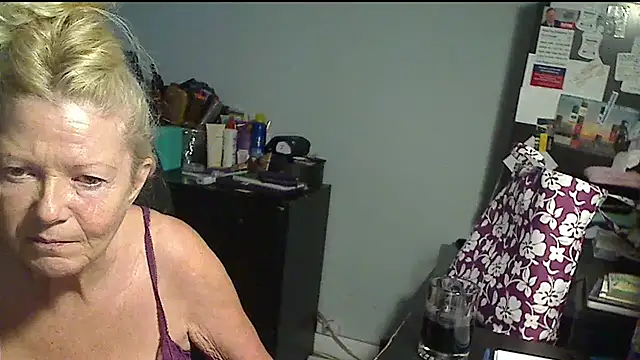 XTRAHORNYONE online show from September 10, 11:27 pm