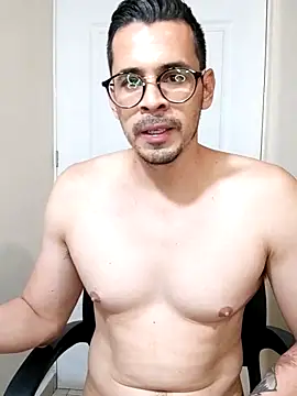 Snapshot of towers_j chatting on March 11, 12:11 am towers j online show from March 11, 12:11 am