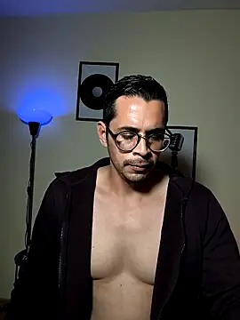 Snapshot of towers_j chatting on September 11, 4:34 am towers j online show from September 11, 4:34 am