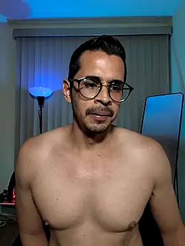 Snapshot of towers_j chatting on September 13, 3:50 am towers j online show from September 13, 3:50 am