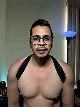 Snapshot of towers_j chatting on November 9, 9:35 pm towers j online show from November 9, 9:35 pm