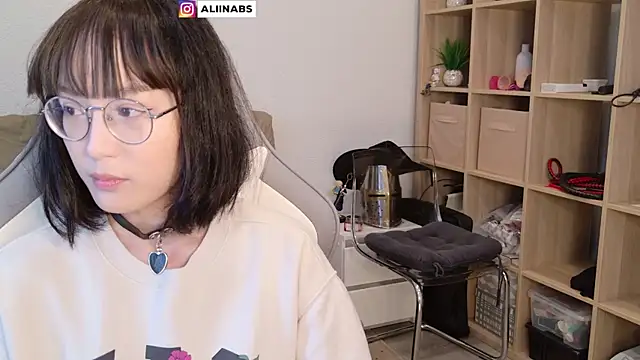 aliiiiiina online show from January 29, 5:40 am