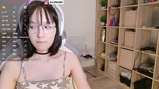 aliiiiiina online show from February 9, 12:28 am