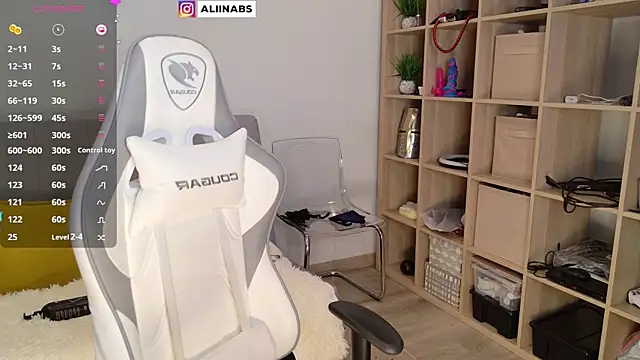 aliiiiiina online show from February 9, 8:45 pm