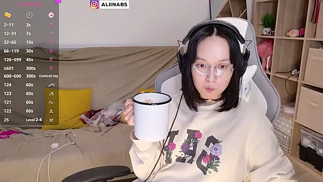 aliiiiiina online show from March 22, 12:39 am