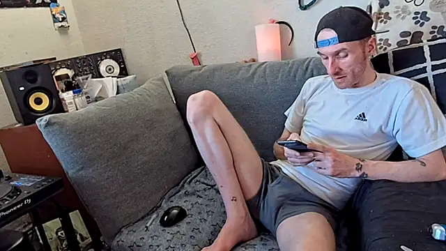 pyrowuff online show from March 9, 7:29 pm