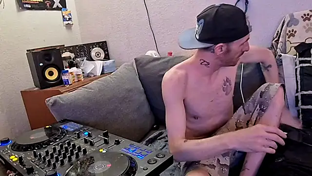 pyrowuff online show from March 14, 2:28 am