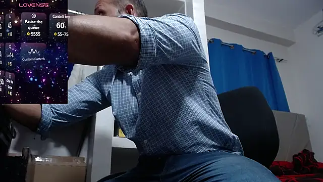 Snapshot of lewislamxxx_hot chatting on December 6, 12:12 am lewislamxxx hot online show from December 6, 12:12 am