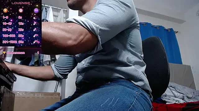 Snapshot of lewislamxxx_hot chatting on March 1, 11:26 pm lewislamxxx hot online show from March 1, 11:26 pm