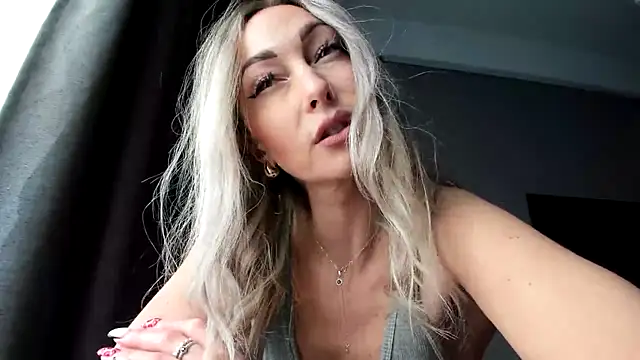 StarryHanna online show from March 8, 10:19 am