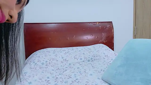 Steph F online show from October 23, 4:01 am