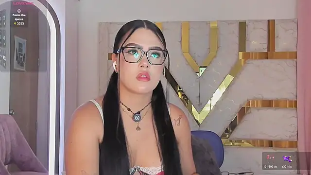 Snapshot of sophy_champagne chatting on May 13, 1:36 am sophy champagne online show from May 13, 1:36 am