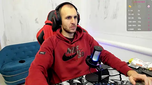 Snapshot of Raamoss chatting on December 2, 9:28 pm Raamoss online show from December 2, 9:28 pm