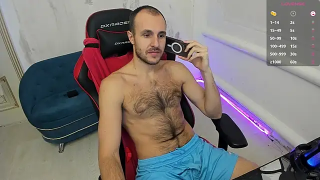 Snapshot of Raamoss chatting on December 3, 6:49 pm Raamoss online show from December 3, 6:49 pm