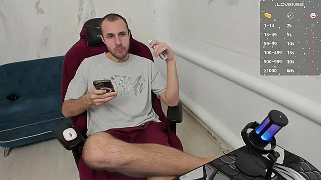 Snapshot of Raamoss chatting on December 25, 7:14 am Raamoss online show from December 25, 7:14 am