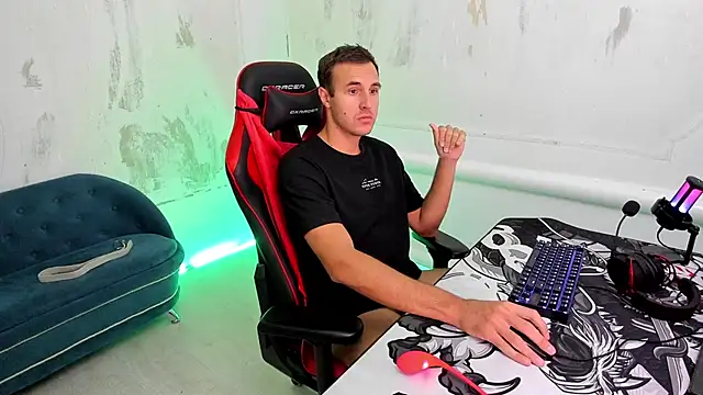 Snapshot of Raamoss chatting on March 20, 11:38 am Raamoss online show from March 20, 11:38 am