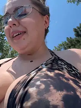 Snapshot of Sara_Slow chatting on August 9, 9:58 am Sara Slow online show from August 9, 9:58 am