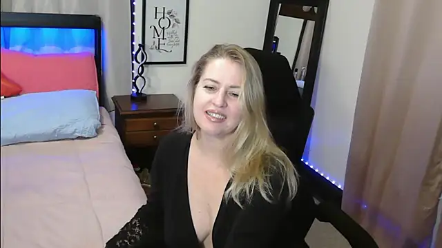 HollieBim online show from December 16, 12:38 pm