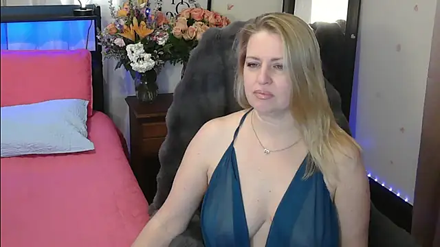 HollieBim online show from February 17, 2:37 pm