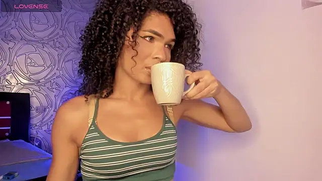 Snapshot of vennus1_ chatting on November 9, 1:20 pm vennus1 online show from November 9, 1:20 pm