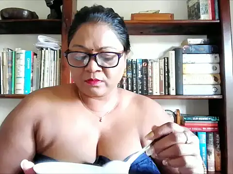Snapshot of IndianDelia chatting on September 10, 7:30 am IndianDelia online show from September 10, 7:30 am