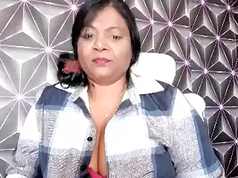 Snapshot of IndianDelia chatting on October 21, 8:26 am IndianDelia online show from October 21, 8:26 am